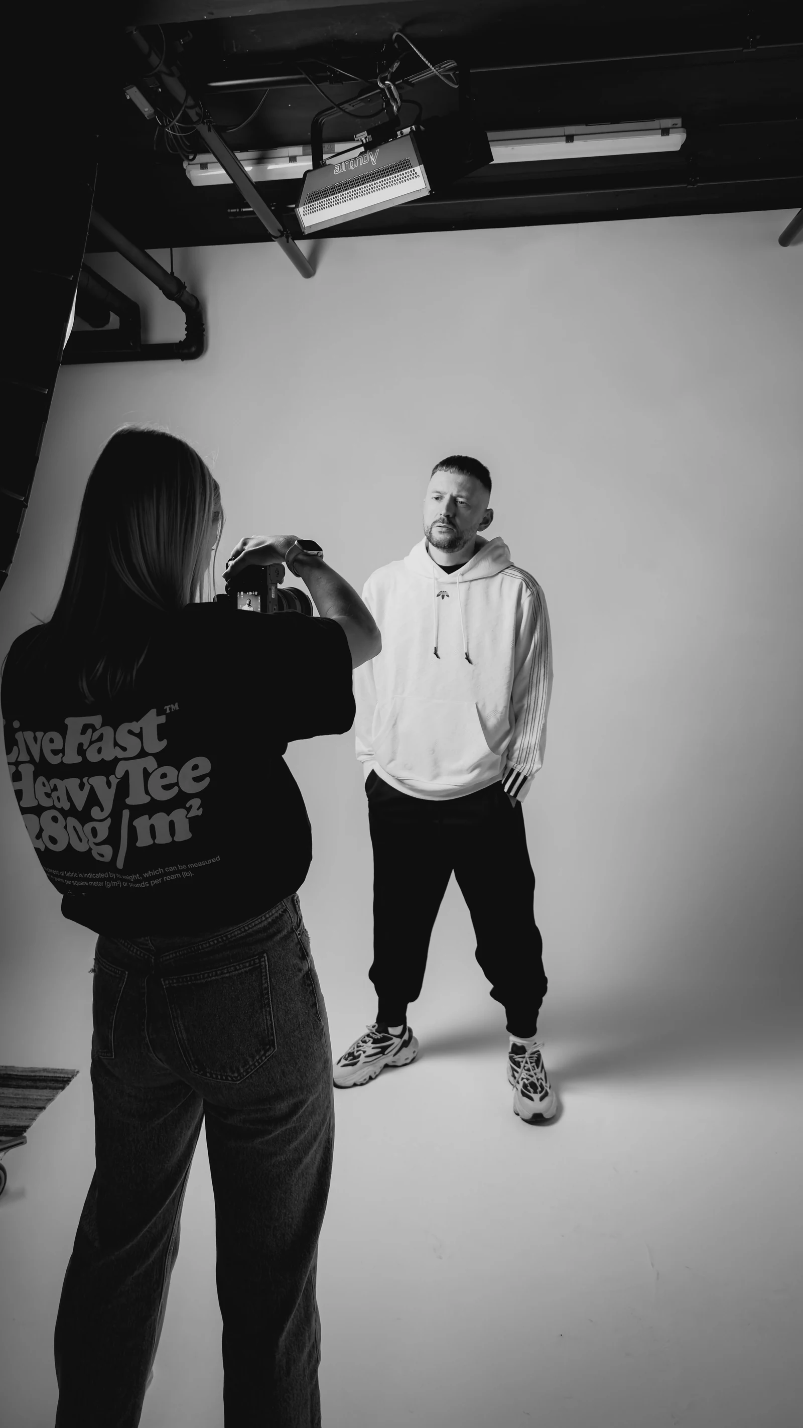 Nina beim Fotoshooting im Studio